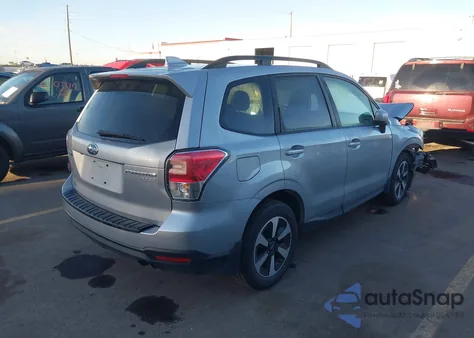 2017 Subaru Forester 2.5I Premium z USA, uszkodzony, nr VIN JF2SJAEC7HH488098